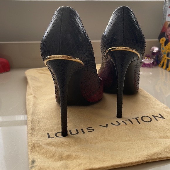 Louis Vuitton Python Eyeline Pointed Toe Pumps Size 37 - Picture 3 of 7